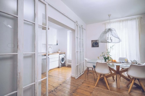 Perfectly Located luxury 2BR Prime Location