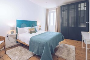 2 chambres, fer et planche à repasser, Wi-Fi, draps fournis