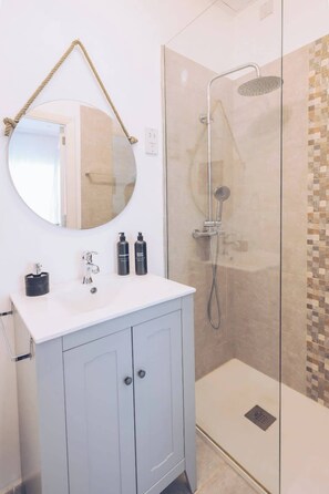 Shower, towels