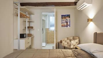 In-room safe, iron/ironing board, free WiFi