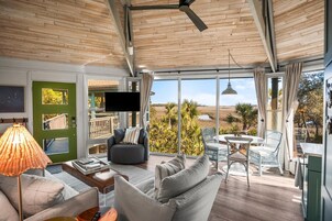 Casa, varias camas, balcón (869 Fiddlers Ridge) | Zona de estar | Televisión de pantalla plana de 42 pulgadas con canales digitales