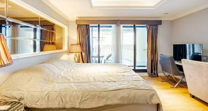 1Bed 46th Floor HANGOVER 2 Central River Station