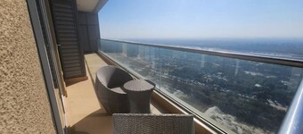 WOW! Riverfront Luxurious 2BR Apartment