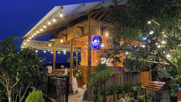 A wooden building with a sign reading "My Chy Chy Chy." - Mây Glamping (Xuan Truong - Da Lat)