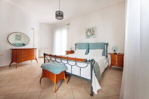 3 bedrooms, in-room safe, iron/ironing board, WiFi