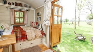1 bedroom, individually decorated, individually furnished