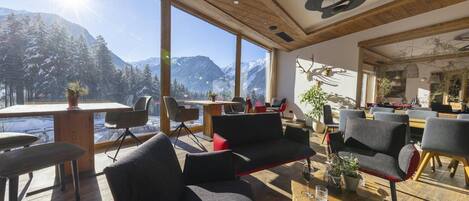 Chalet | Dining