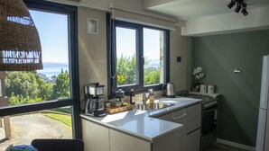 Apartemen (Sunrise) | Dapur pribadi | Lemari es besar dan microwave