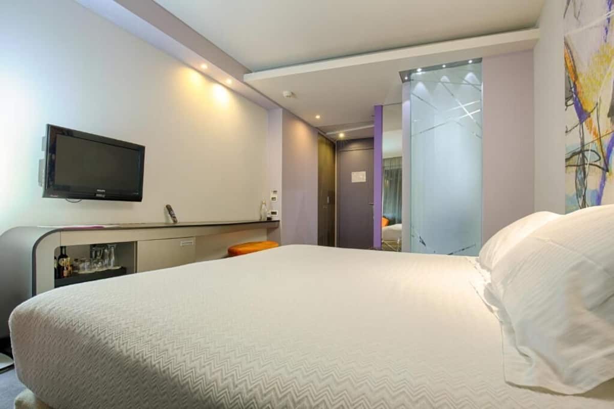 1 bedroom, minibar, desk, laptop workspace