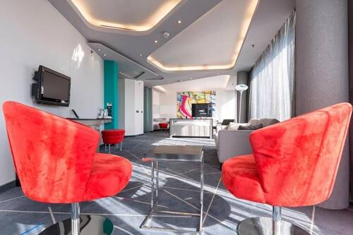 Superior-Suite | Minibar, Schreibtisch, laptopgeeigneter Arbeitsplatz