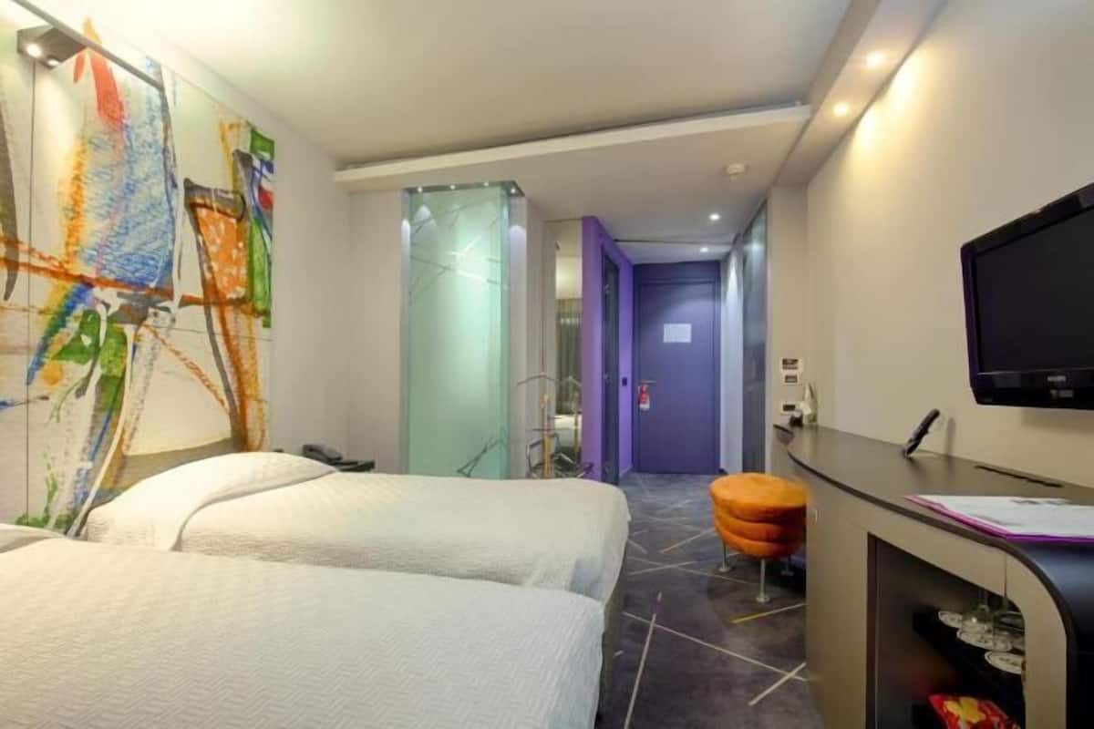 1 habitación, minibar, escritorio y espacio para trabajar con laptop