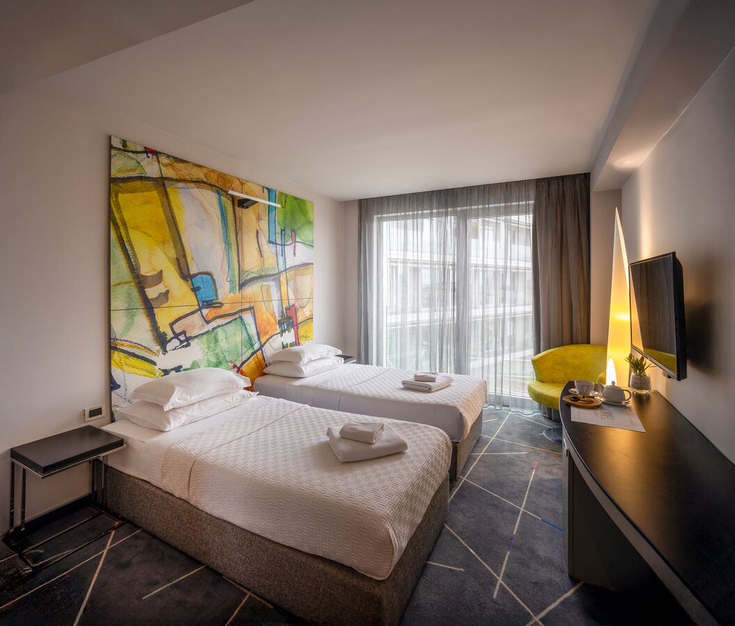 Minibar, una scrivania, postazione laptop, insonorizzazione