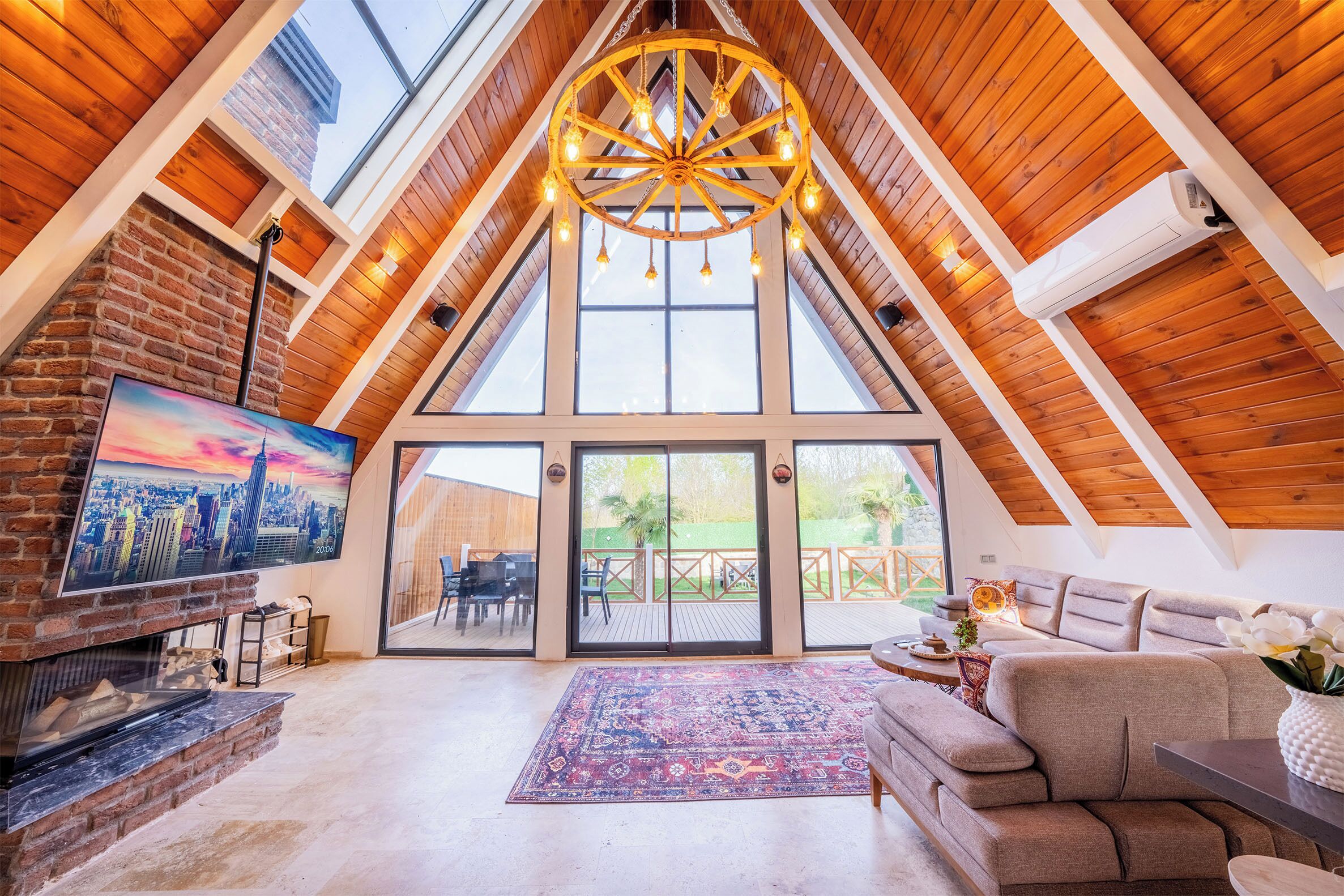 Presidential Villa, Mountain View | Living area | 50-inch LED TV with satellite channels