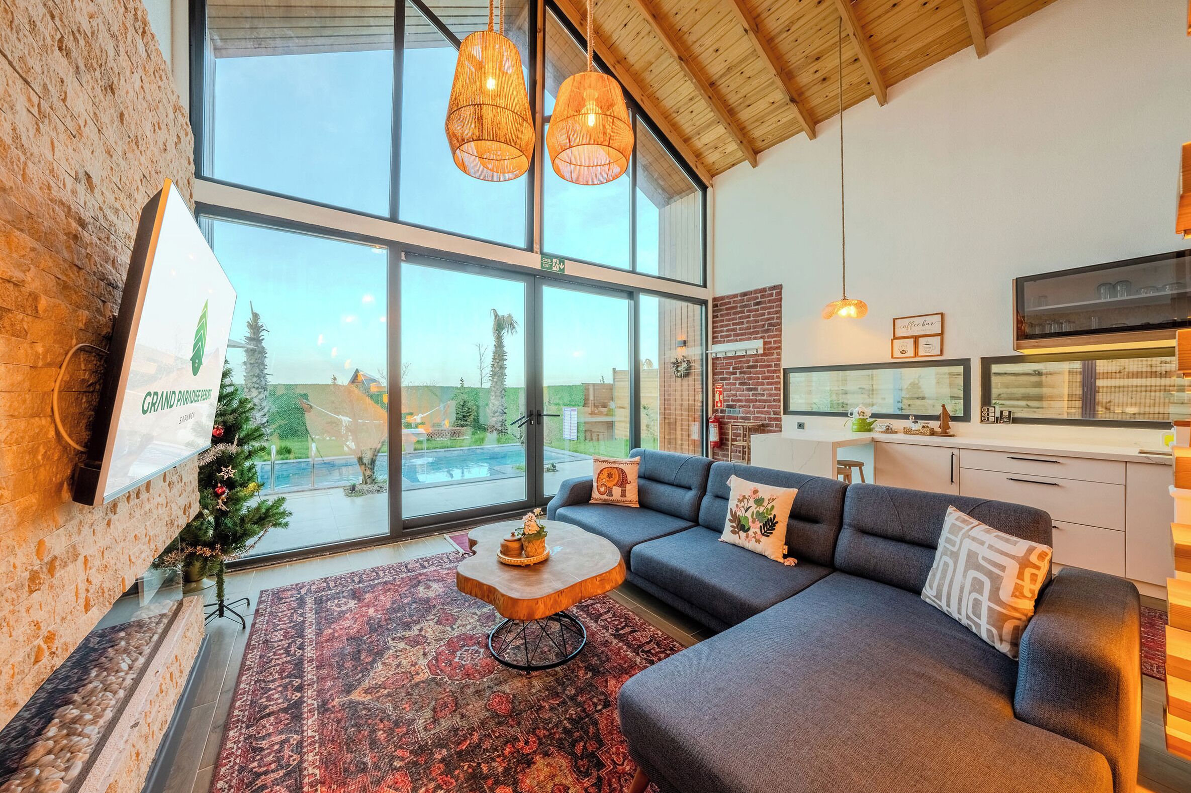 Télévision LED de 50 pouces avec chaînes par satellite