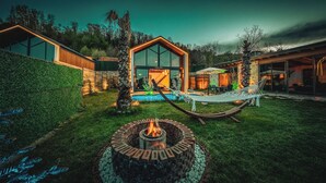 Premium Villa Dag veya Havuz Manzarali Sauna ve Isitmali Ozel Havuzlu | Terrace/patio - Grand Paradise Resort (Sapanca)