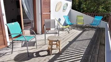 Deluxe-Doppelzimmer, Poolblick | Terrasse/Patio