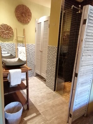 Classic Double Room, Pool View | Bathroom - Via Bahia (Biscarrosse)