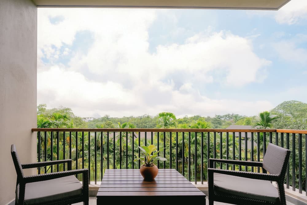 Waters Edge Hotel