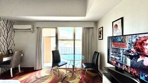 ستائر تعتيم ومكواة/لوح كي وواي فاي مجانًا