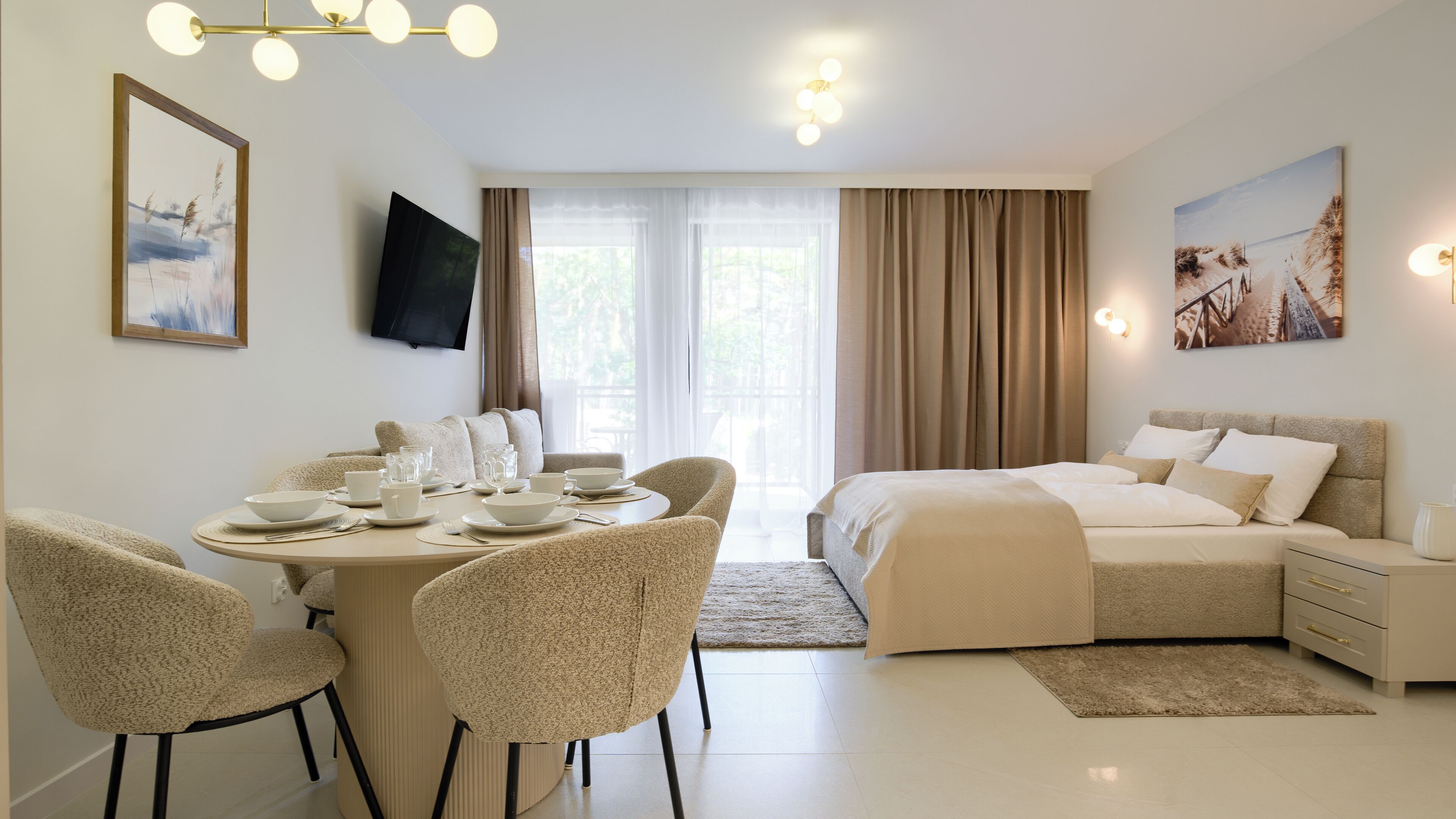 Studio Suite, Balcony | Living area
