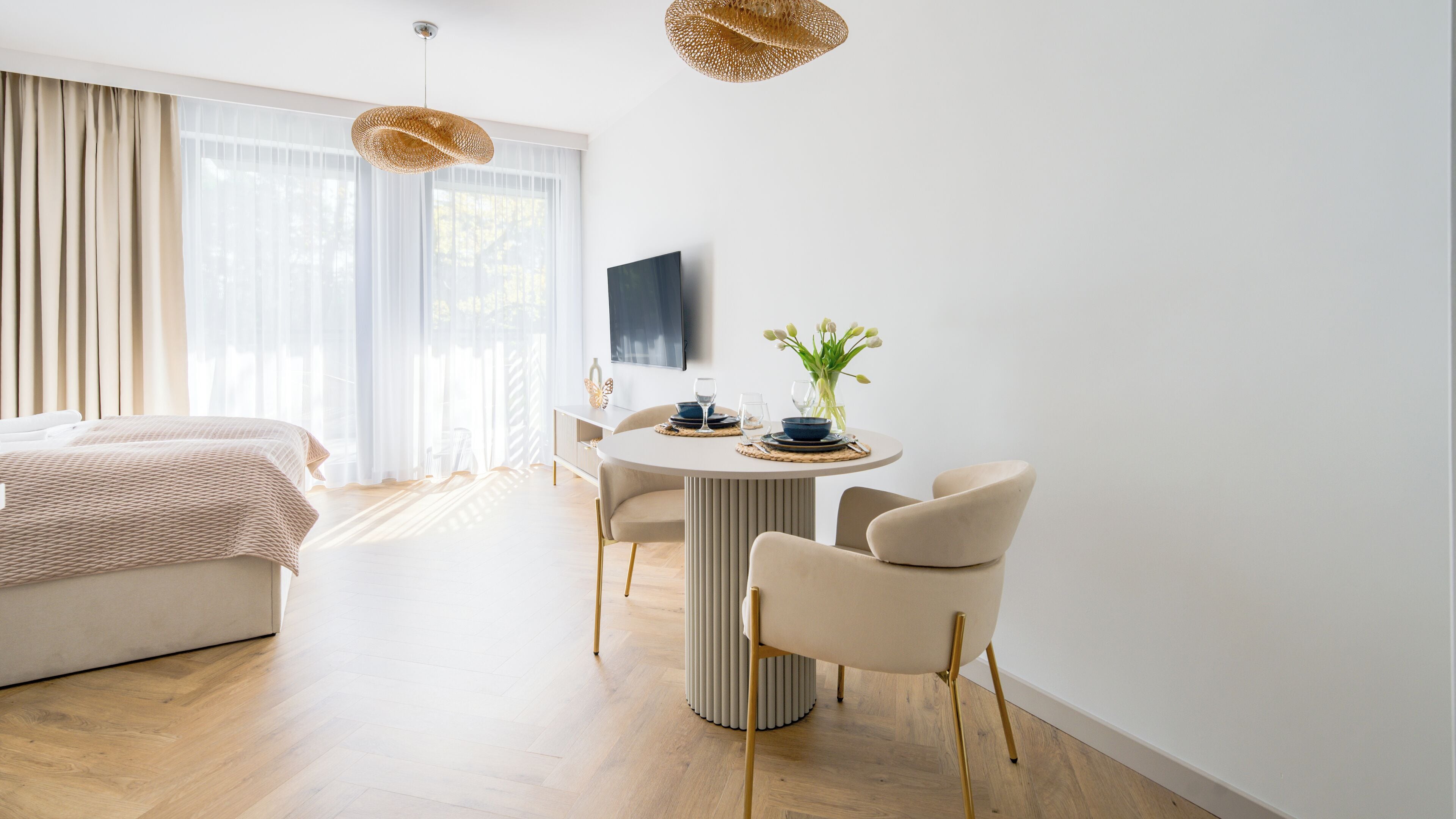 Studiosuite (26A) | Wohnbereich | Flachbildfernseher