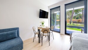 Appartement (2A) | Woonruimte | Flatscreentelevisie