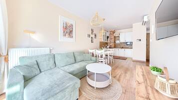 Apartment (17) | Wohnbereich | Flachbildfernseher
