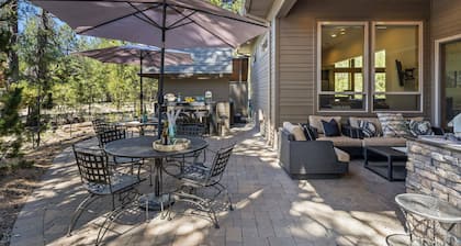 Executive 8BR 9 BA Luxury Lodge Home, Sleeps 20