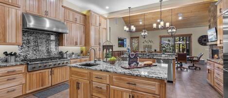 ثلاجة، ميكروويف، فرن، موقد طهي مسطح