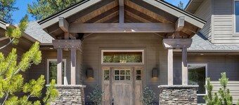 Luxury Sunriver Home w/ Bar, Hot Tub, 8 Bed 9 bath