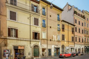 Front of property - Palazzo Serpe Suites near Colosseum (Rome)