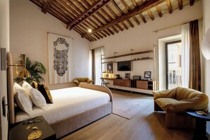 Deluxe Studio Suite | Minibar, free WiFi - Palazzo Serpe Suites near Colosseum (Rome)