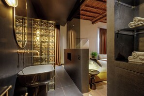 City Studio Suite | Bathroom | Free toiletries, hair dryer, towels, soap