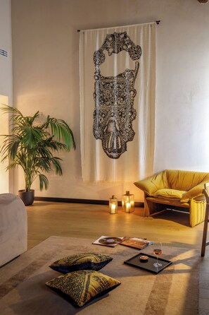 Deluxe Studio Suite | Minibar, free WiFi - Palazzo Serpe Suites near Colosseum (Rome)