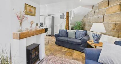 Host & Stay | Luna Cottage