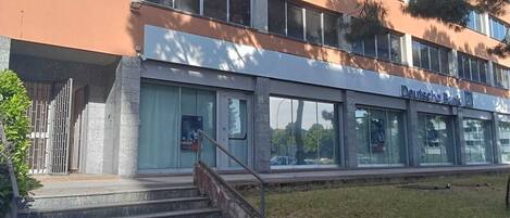 تفاصيل الفندق من الخارج