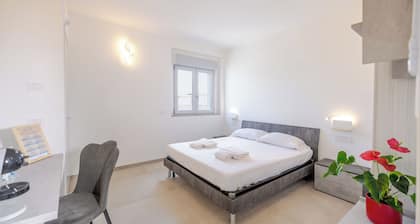 Bright double room with private bathroom 20 min. from Milan (Room no. 1)