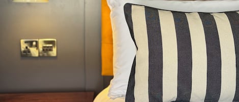 Iron/ironing board, free WiFi, bed sheets