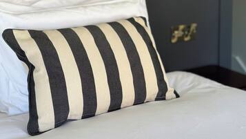 Comfort Double Room | Iron/ironing board, free WiFi, bed sheets