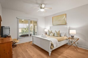 7 bedrooms, individually decorated, individually furnished, desk - Spacious 7 Bedroom 5.5 Bath on Ocean Creek Golf Course! (Fripp Island)