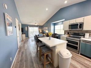 Private kitchen - Side by Side Condos Walk-in Lake View Top Floor Next to SDC (Reeds Spring)