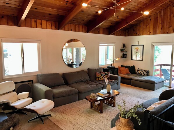 Smart TV, fireplace, video games