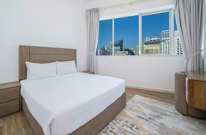 5 bedrooms, iron/ironing board, WiFi, bed sheets