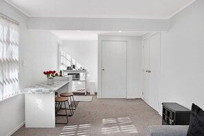 Interior - Sunlit Glow Spacious 5BR Home on Ladies Mile (Auckland Central Suburbs)