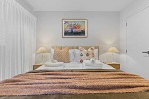 5 bedrooms, desk, iron/ironing board, WiFi