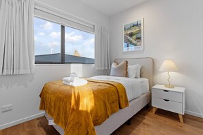 5 bedrooms, desk, iron/ironing board, WiFi