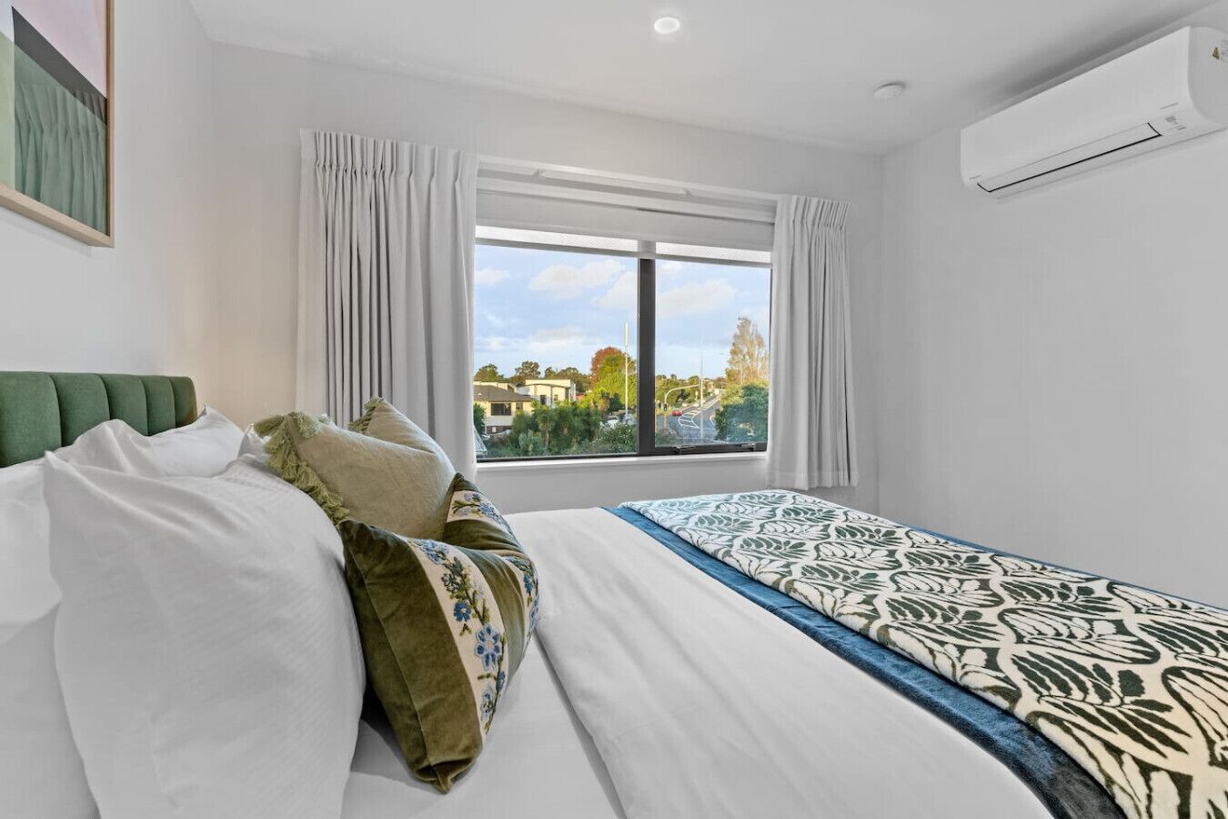 5 bedrooms, desk, iron/ironing board, WiFi