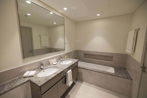 Unclassified image, 5 of 42, button