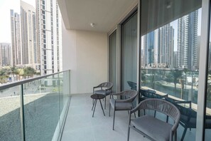 Unclassified image, 2 of 42, button