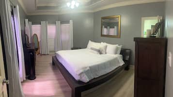 2 chambres, fer et planche à repasser, Wi-Fi, draps fournis